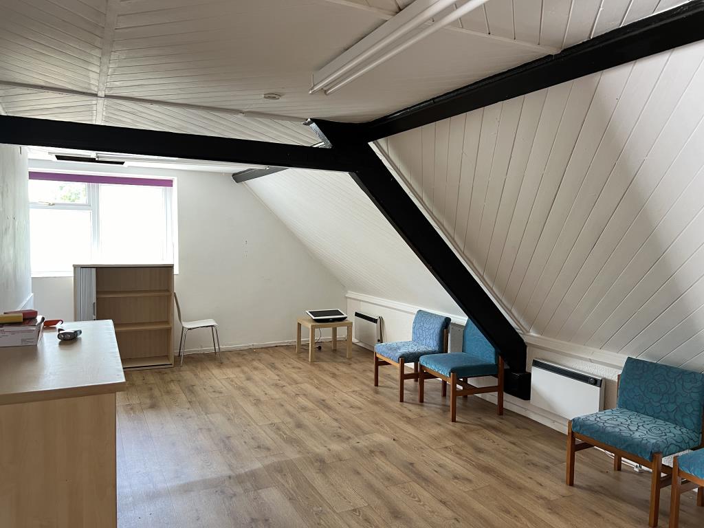 Lot: 3 - FREEHOLD COMMERCIAL INVESTMENT WITH RESIDENTIAL CONVERSION POTENTIAL - Large open working area with sloped ceilings and exposed beams